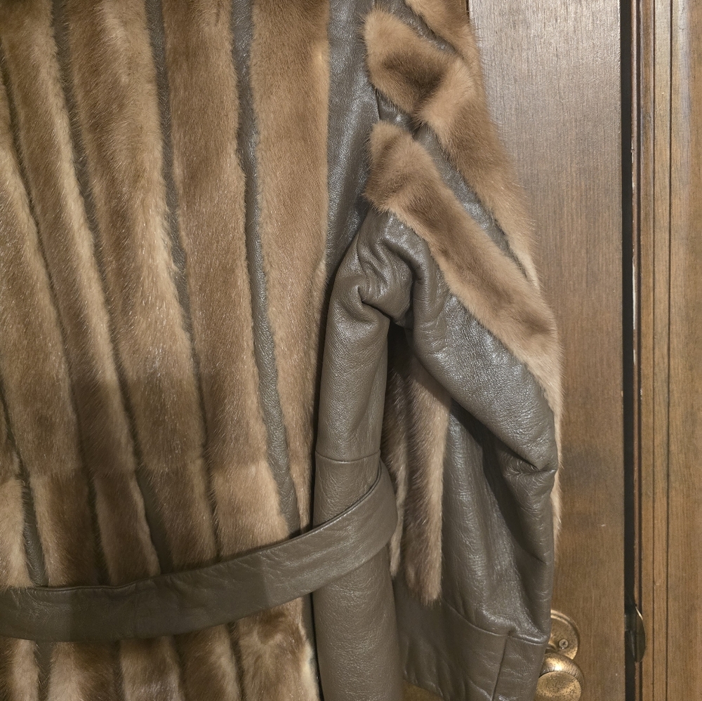 Brown mink real Fur Coat for Women - Picture 12 of 16